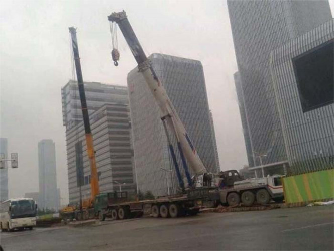 滨城区“自动找平”—— 吊车的 “平地神器” 技术